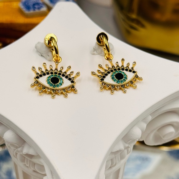 🆕 KURT GEIGER LONDON 🧿 NWOT Evil Eye Huggie Earrings - Picture 9 of 16